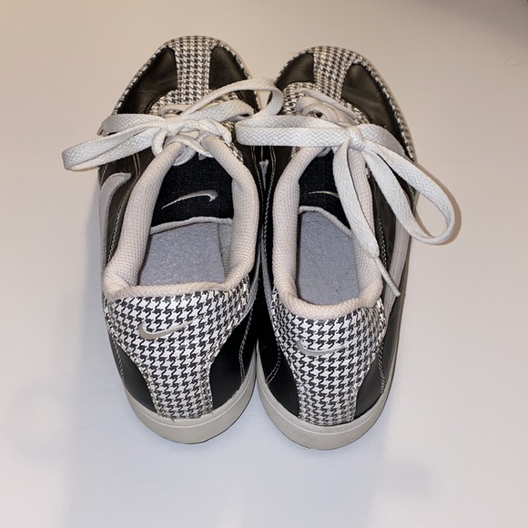 Women’s size 9 Nike “bowling shoes” - Picture 3 of 6